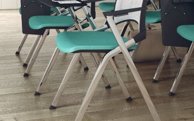 židle do učebny se sklopným psacím stolkem