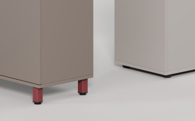 skříně kancelářské Tento detail nožky