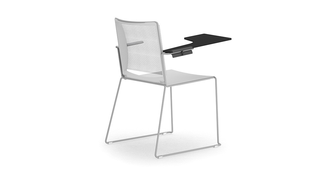 konferenční židle s odnímatelným stolkem